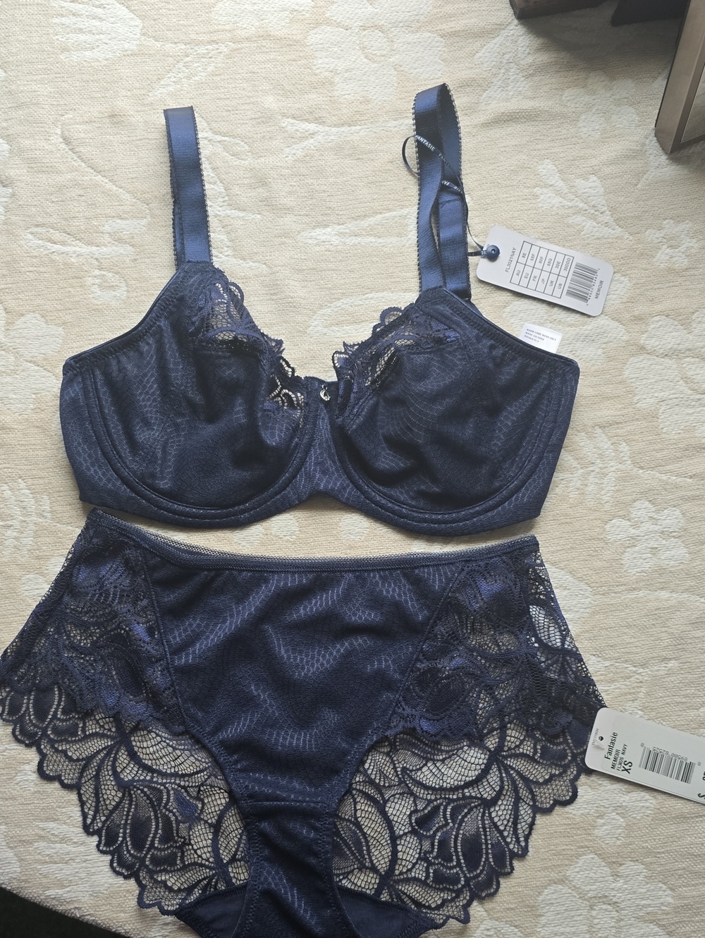 Navy Lace Underwire Bra & Brief Set - Women's Intimates